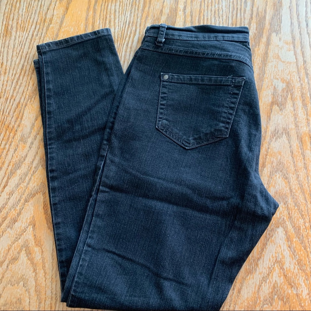 Black skinny jeans by Bandolinoblu.